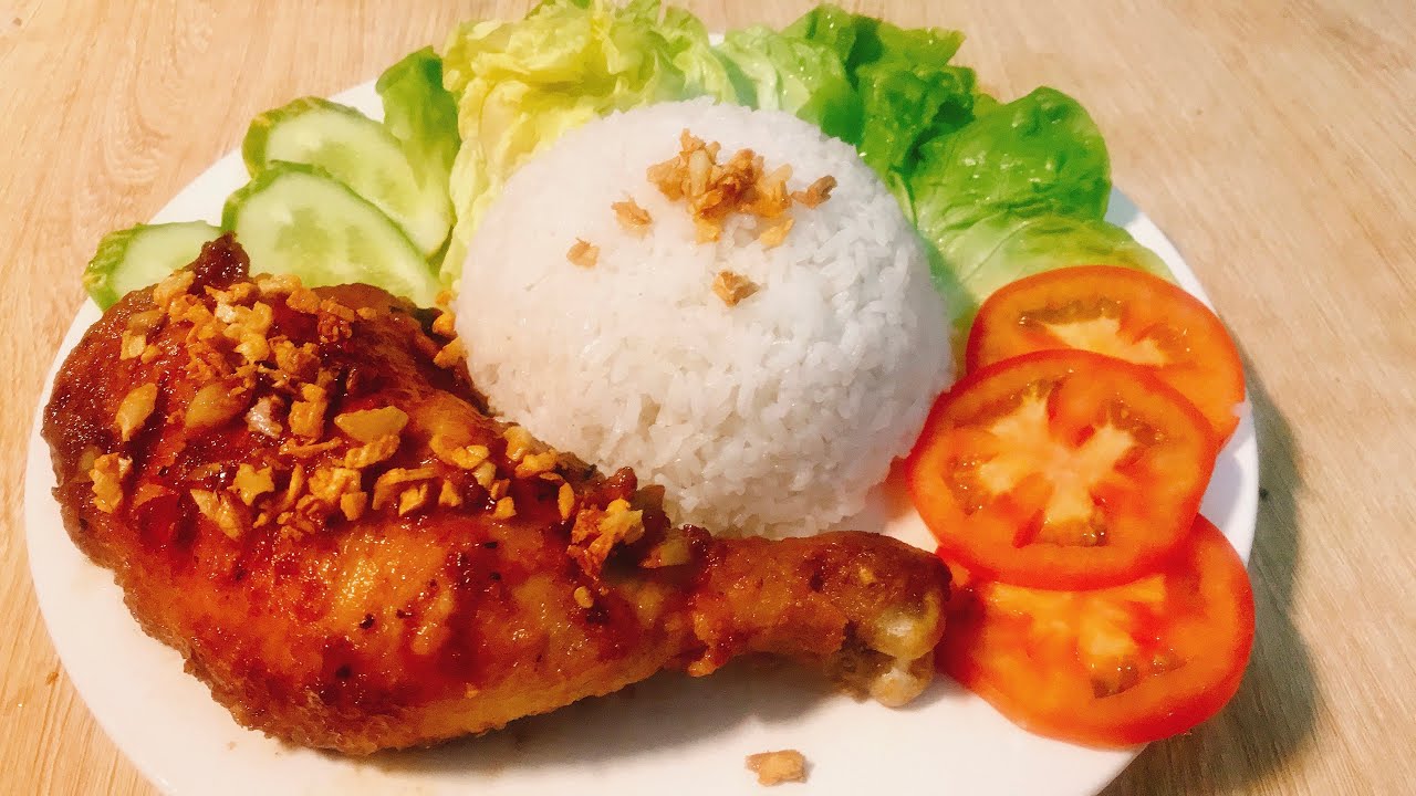 Cách nấu cơm gà chiên mắm tỏi siêu ngon cùng Cơm gà Singapore